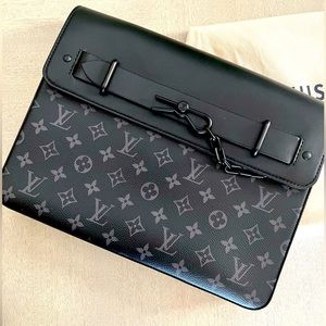 Louis Vuitton Steamer Pochette in Monogram Eclipse - 100% Authentic